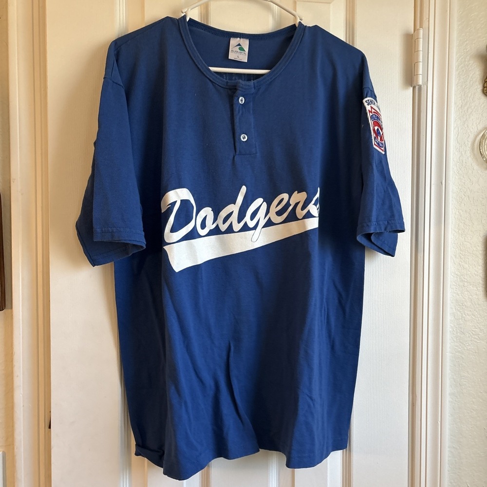 Los Angles Dodgers Button Up Men Shirt Size Large w/ Patch & Company On Back B39